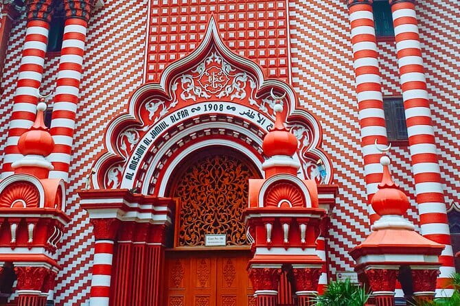 Explore Colombo City Highlights in a Private Tuk Tuk - Galle Face Green, the Old Parliament, and Port City