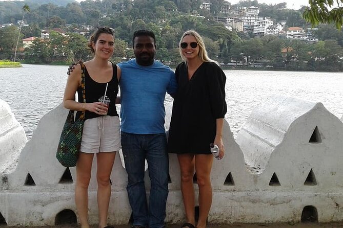 Explore Kandy Full Day Tuk Tuk City Tour - Peradeniya’s Royal Botanical Gardens