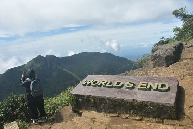Explore Sigiriya, Kandy,Nuwaraeliya,Galle From Colombo - Peradeniya Botanical Gardens and the climb into the hills