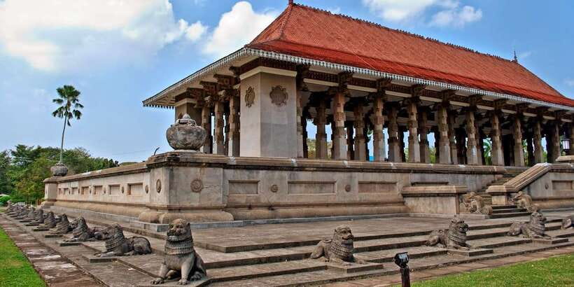 Explore The Colombo City by Private Tuk Tuk or Car - English Guidance and the Private Format