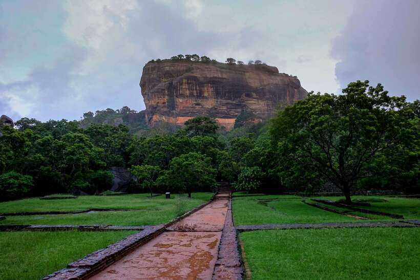 From Colombo: All Inclusive Sigiriya, Dambulla &Village Tour - A village lunch with more than a meal