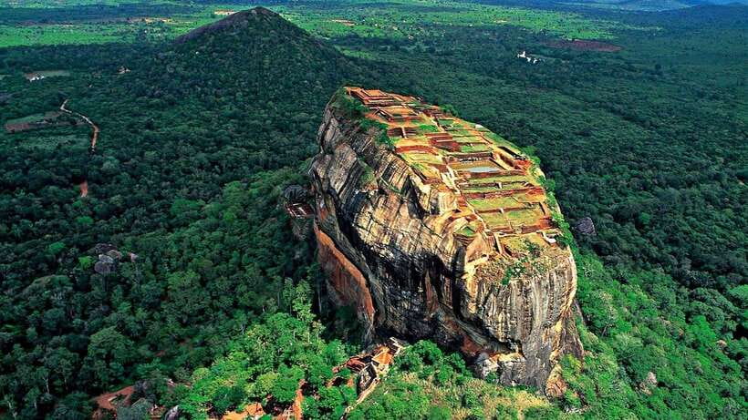 From Colombo: All Inclusive Sigiriya, Dambulla &Village Tour - Climbing the Lion Rock fortress
