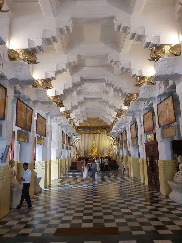 From Colombo: Kandy Temples and Pinnawala Full-Day Tour - Spices, wood carving, and the local craft circuit