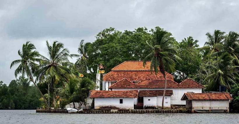 From Colombo to Galle Fort and Unawatuna Beach Day Trip - Meetiyagoda and Sri Lanka’s blue moonstones