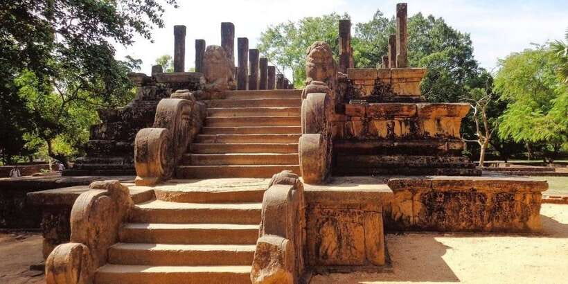 From Dambulla/ Sigiriya: Ancient City of Polonnaruwa by Bike - Thuparama, Lankathilaka, and the Buddhist monuments