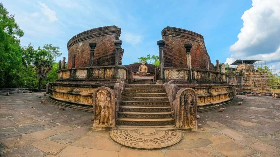 From Dambulla, Sigiriya: Polonnaruwa Tuk Tuk Day Tour - Royal Palace Complex: start with the old capital’s power center