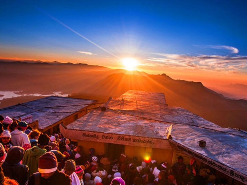 From Kandy: All Inclusive Adams Peak Epic Guided Hike - The 9:00 pm ride from Kandy to Nallatanniya