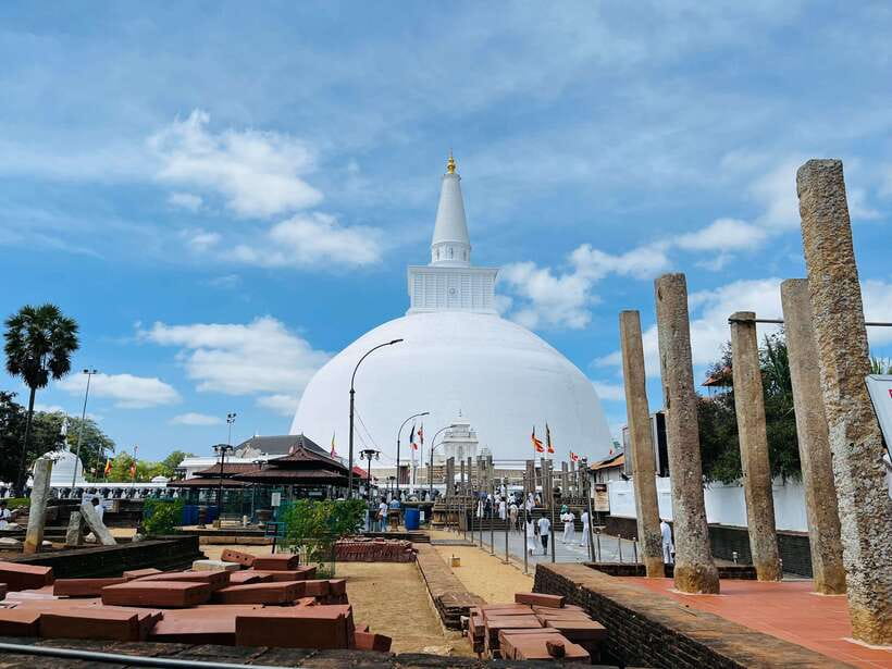 From Kandy: Anuradhapura Day Trip with Lunch - Abhayagiri Vihara: a monastery built on a grand scale