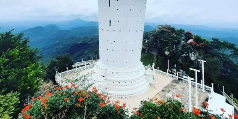 From Negombo: Ambuluwawa Tower & Tea Factory,Kandy Day Trip - Ambuluwawa Tower and the narrowing climb