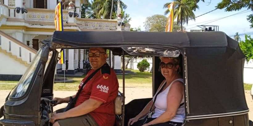 From Negombo: City Tour & Fishing Village Tour by Tuk-Tuk - Lellama seafood market: start with Negombo’s working waterfront
