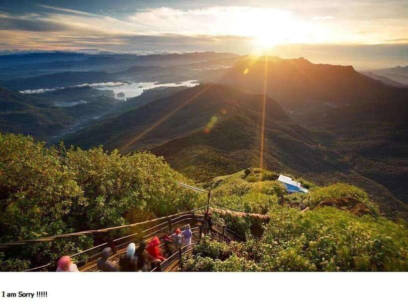 From Nuwara Eliya: Summit Bliss, Adams Peak Guided Hike - Descending to Nallatanniya after sunrise