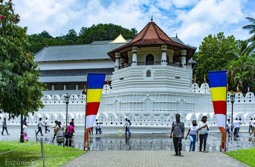 From Nuwara Eliya To Kandy Drop Tour - Asgiriya Sthupa adds a quieter cultural finish
