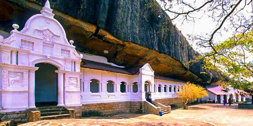 From Sigiriya: Kandy Transfer with Dambulla and Spice Garden - Dambulla Cave Temple: the essential one-hour stop