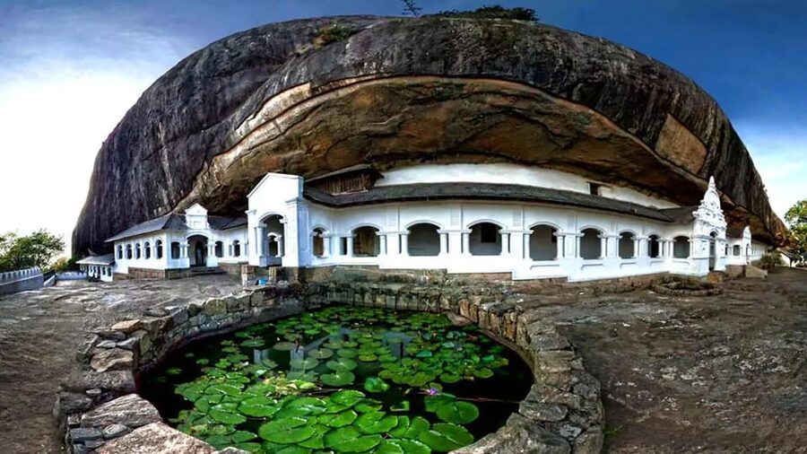 From Sigiriya: Kandy Transfer with Dambulla and Spice Garden - The road to Kandy through central Sri Lanka