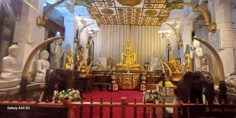 From Sigiriya: Kandy Transfer with Dambulla and Spice Garden - Arriving in Kandy: what is included and what is not
