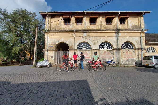 Galle Fort and City Cycling Tour - Choice of E-Bike or Manual - Beyond the walls: markets, food, and ordinary Galle