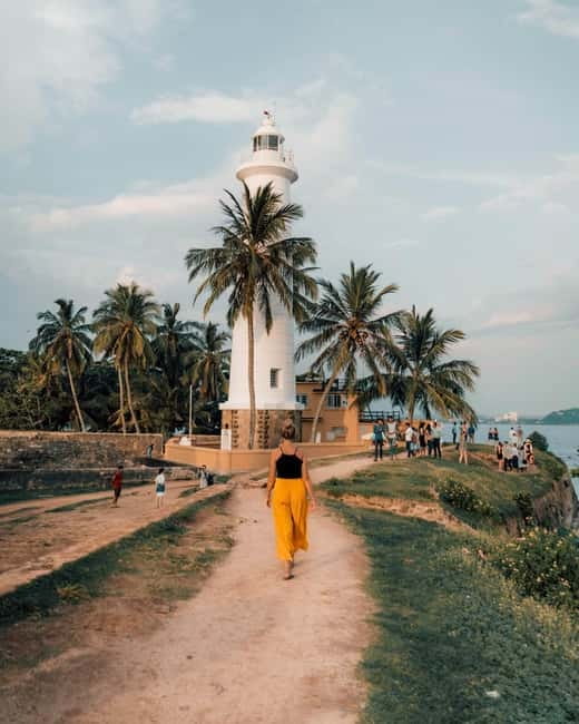 Galle Fort, Bentota, Hikkaduwa Beach: Day Tour from Colombo - A roadside stilt fisherman photo stop