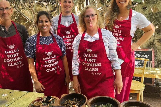 Galle Fort cooking class - Cooking in the back garden