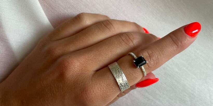 Galle: Traditional Gems & Jewellery Workshop with Transfers - Melting, shaping, and hammering the silver