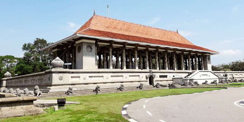 Guided Colombo Half-Day City Tour - Pettah and the Red Mosque are best seen from the car