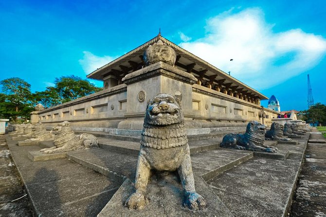Half Day City Tour of Colombo - Independence Square and Cinnamon Gardens