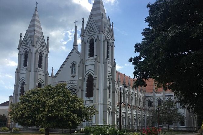 Half-Day Negombo City Tour with Ayurvedic Massage & Local Lunch - The Dutch Canal and Fort