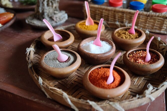 Kandy Budget Cooking Class - Welcome tea, spice lessons, and choosing your vegetables