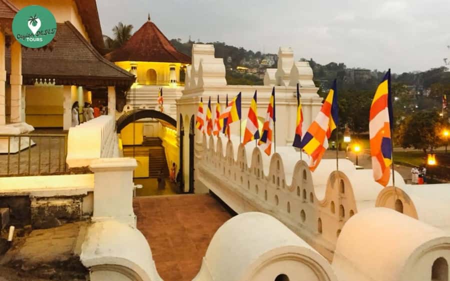 Kandy: City Explore with Local Guide By Tuk Tuk - Walking beside Kandy Lake