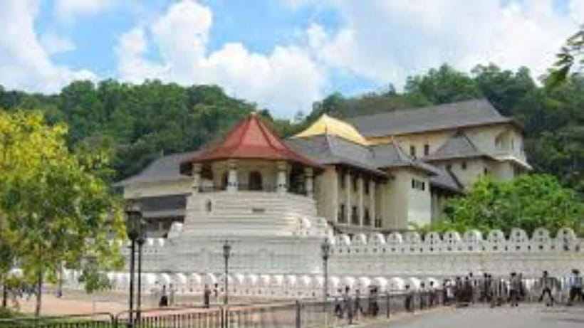 Kandy City Guided Day Tour by Tuk Tuk & Laxury Car - Why this tour works well in Kandy