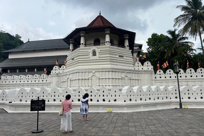 Kandy City Sightseeing Tour by Tuk Tuk - Ranawana and Asgiriya add a quieter side