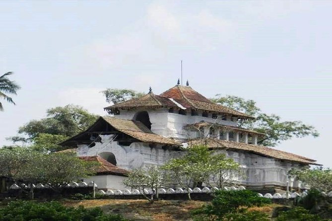 Kandy City Tour - Walking beside Kandy Lake