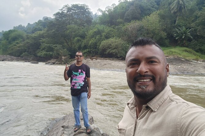 Kandy City Tour by Tuk Tuk with sana - Thilona Crafts and the local shopping question