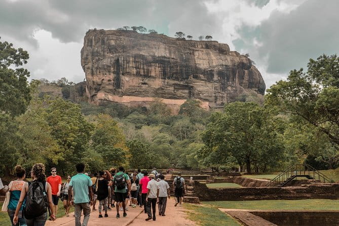 Kandy City Tour & Famous Ambuluwawa Tower with Friendly Chauffeur - New Giragama Tea Factory and Restaurant