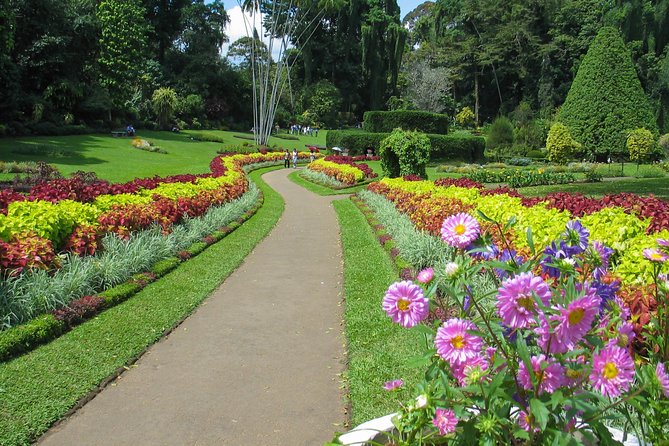 Kandy City Tour from Colombo - Kandyan dance at Kandy Lake Club