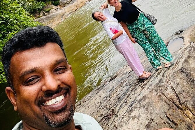 Kandy City Tour with Ambuluwawa by Tuk Tuk - One Hour Among 4,000 Plant Species