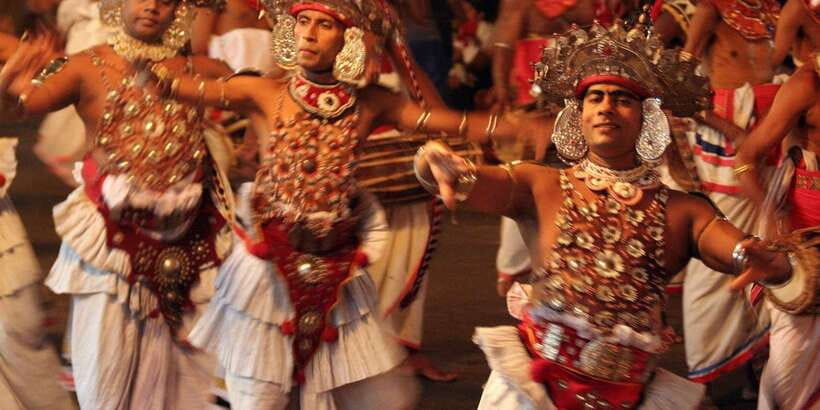 Kandy City Tour With Ambuluwawa Tower - Tea, wood carving, and shopping stops