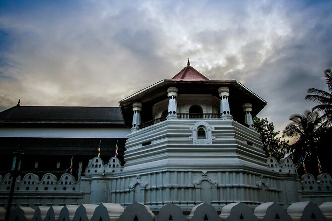 Kandy Full-Day Tour - Gem education at Hemachandras Jewellers