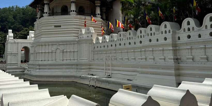 Kandy: Private Guided Tour with Local Highlights by Tuk Tuk - Key points to know before booking