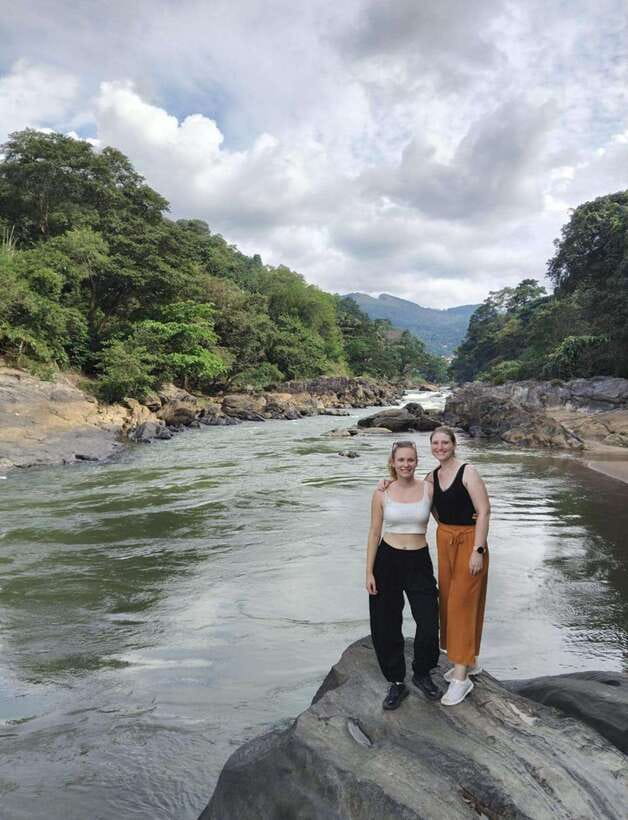 Kandy: Private Tuk Tuk Tour with Temple of the Tooth - Tea, spices, and the sales-stop question