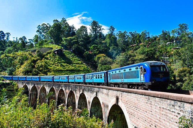 Kandy to Ella train ride on (Train No: 1005 "Podi Menike") - Kandy to Hatton: the journey begins to climb