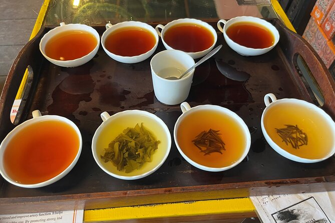 Kandy to Nuwara Eliya Private Day Tour: Tea Factory& Gregory Lake - Gregory Lake: an easy hour beside the water