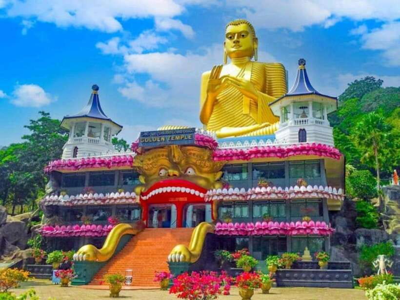 Kandy to Sigiriya Private Tour by Tuk Tuk with All Fees - Spice aromas at the cinnamon and herbal garden