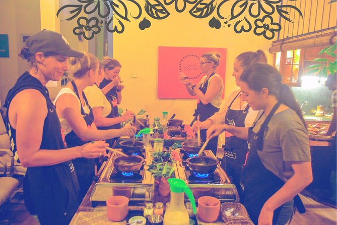 Market Tour and Hands-On Cooking Class Colombo - Cleaning, measuring, and cooking the Sri Lankan way