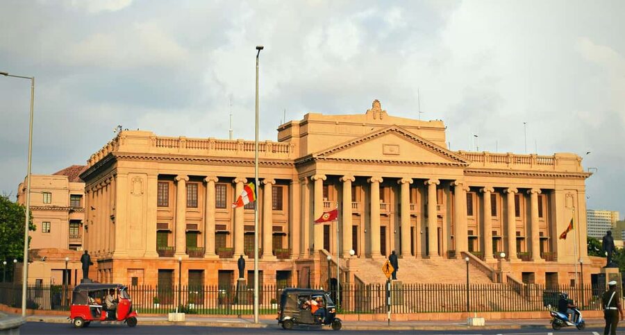 Negombo & Colombo: Full-Day Tour with Lunch - Lunch and a pause in Colombo