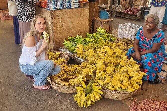 Negombo Express Food Tour with 7+ Tastings - King Coconut: A Cool Opening Sip