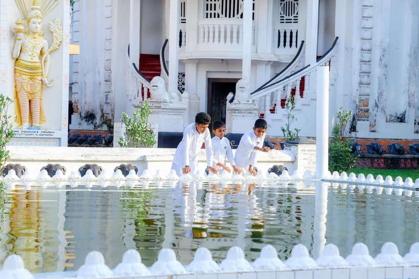 Negombo: Private Half-Day Tuk-Tuk Tour with Hotel Transfers - Main Street and Wellaweediya: getting a feel for town