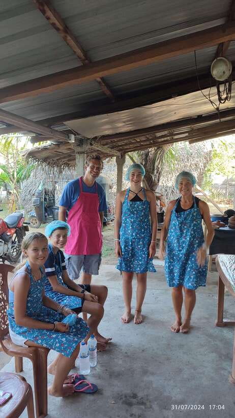 Nilaveli: Sri Lankan Cooking Class with a Local Family - Cooking over firewood and traditional stoves