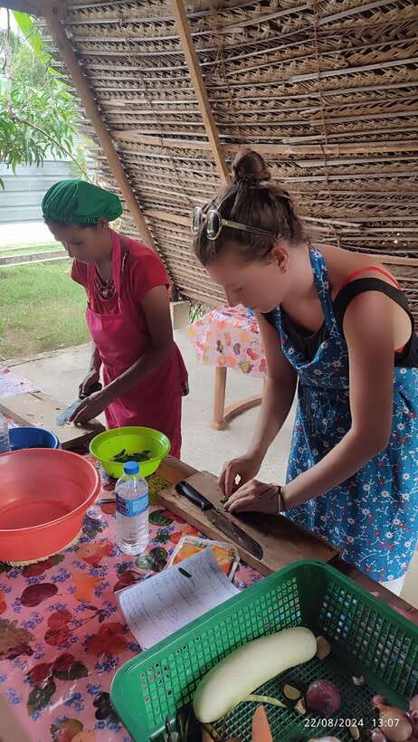 Nilaveli: Sri Lankan Cooking Class with a Local Family - Meeting point and planning your day in Nilaveli