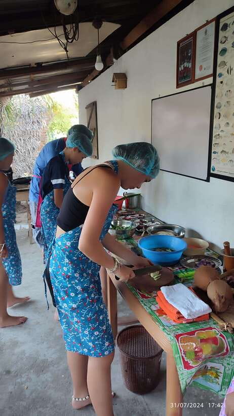 Nilaveli: Sri Lankan Cooking Class with a Local Family - What the five-hour cooking session includes