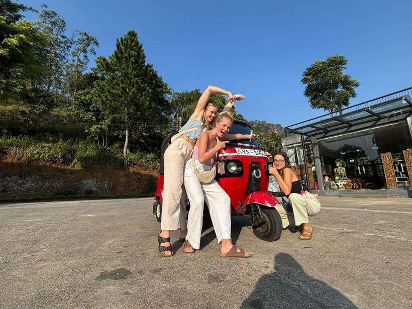 Nuwara Eliya Tuk-Tuk Tour Tea Picking,Tasting &Ramboda Falls - Why this tuk-tuk tour works well in Nuwara Eliya